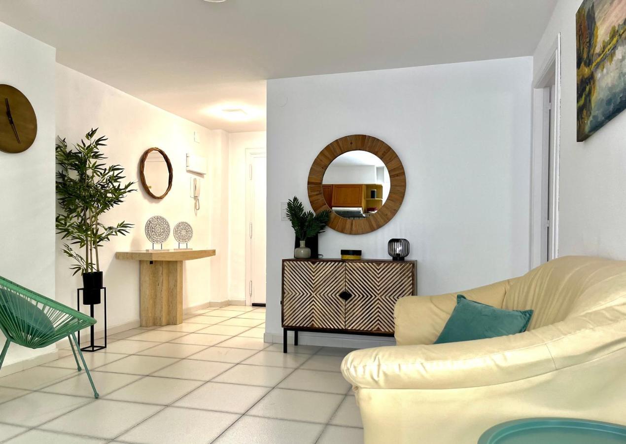 Modern Apartment On The Beach With Pool Calpe Buitenkant foto