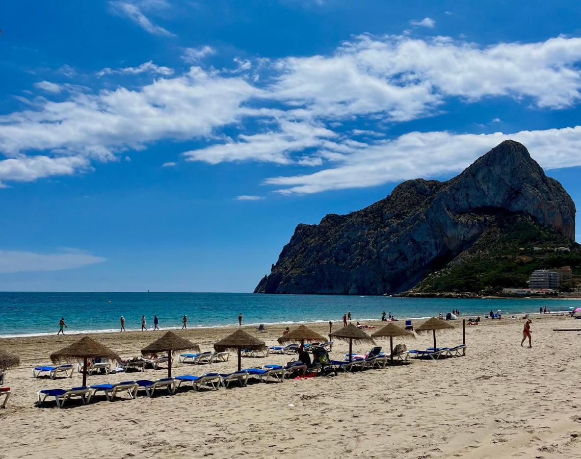 Modern Apartment On The Beach With Pool Calpe Buitenkant foto